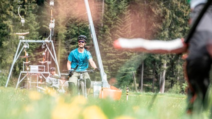Der einzige Schlepper in Österreich, der Biker 400 Meter nach oben zieht, steht in Miesenbach bei Birkfeld.