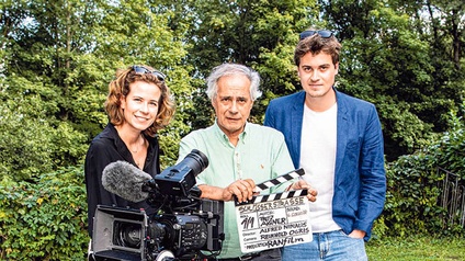 Stephanie, Alfred und Matthias Ninaus mit einer Filmkamera