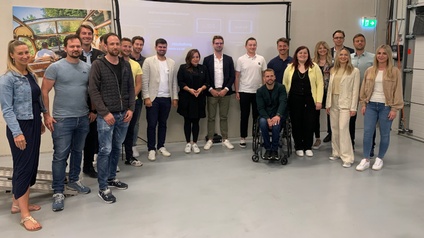 Die Teilnehmer:innen zu Besuch bei Ledermair Verkehrsbetriebe