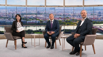 Moderatorin Sylvia Reim mit Präsident Walter Ruck und Bezirksobmann Dieter Steup