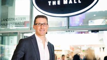 Florian Richter im Einkaufszentrum The Mall