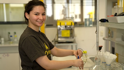 Nuria Eckermann wird in der Ottakringer Brauerei zur Labortechnikerin mit Schwerpunkt Biochemie ausgebildet. Die Lehre ist abwechslungsreich, die Karrierechancen sind gut. 