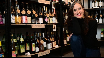 Madlaina Dosch setzt auf heimische Weine - ausschließlich von Winzerinnen. „Das Gründerservice hat mir einen Top-Start ins Unternehmertum ermöglicht.”