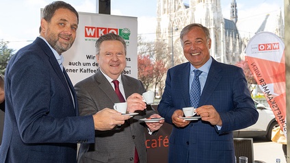 Bürgermeister Michael Ludwig, Wirtschaftskammer Wien Präsident Walter Ruck und Fachgruppenobmann der Wiener Kaffeehäuser Wolfgang Binder