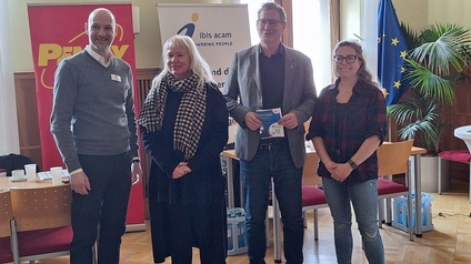 v.l.n.r: Gerold Bliem (SfU/AMS), Mag.a Monika Wollny (ibis acam), Georg Papai (Bezirksvorsteher Floridsdorf), Ing. Katharina Graber MBA (WK Wien-Bezirksobfrau)