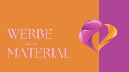Grafik mit farbigem Herz-Logo in Pink und Orange sowie Schriftzug „Werbematerial ab 2026“ auf zweigeteiltem orange‑violettem Hintergrund.