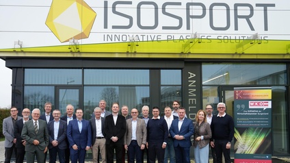 Andreas Rauhofer (WKB), Hans Glocknitzer (Seal Maker Produktions- und Vertriebs GmbH), Harald Bleier (Kunststoffcluster NÖ), Christian Strasser (Pet to Pet), Arthur Schuber (Swarco Futurit Verkehrssignalsysteme GmbH), Heribert Wieder, Thomas Fuchs (Kromberg & Schubert Austria GmbH & Co KG), Norbert Polatschek (MAM Health & Innovation GmbH ), Alexander Kraill (WKB), Mario Siwatz (Polleres Plastic Kunststoffverarbeitung GmbH), Andreas Eder (Kunststoffcluster Niederösterreich), Harald Schermann (MAM Health & Innovation GmbH), Adrian Gebhardt (ProForm Prototypen & Formenbau GmbH), Günter Amon (Seal Maker Produktions- und Vertriebs GmbH), Friedrich Trobolowitsch (FT-TEC GmbH), Michael Mach (Erwin Mach Gummitechnik GmbH), Thomas Schober (HTL Eisenstadt), Silvie Leeb (Coop Consulting), Martin Süss (Seal Maker Produktions- und Vertriebs GmbH) und Klaus Krenn (Isosport Verbundbauteile GmbH) (v. l.) 