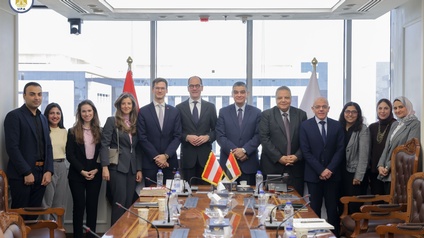 Treffen mit UPA-Chairman Dr. Hesham Stait: Dr. Hesham Stait (6.v.re.), Botschafter Georg Pöstinger (7.v.re.) und WD Georg Krenn (8.v.re.).