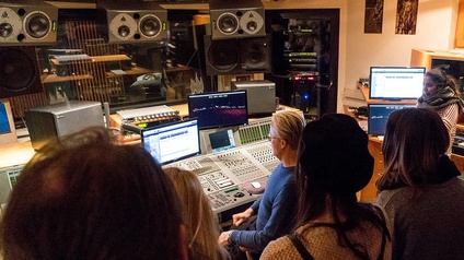 Der WIFI Wien-Lehrgang bietet einen strukturierten Überblick über die zentralen Stellschrauben im Musikbusiness, unterrichtet von Experten aus der österreichischen Musik- und Medienpraxis.