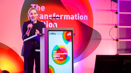 Bettina Dorfer-Pauschenwein, Vizepräsidentin der Wirtschaftskammer Österreich, auf der Bühne bei der Kreativwirtschaftskonferenz Creative Industries meet Industry – CIMIx 2026