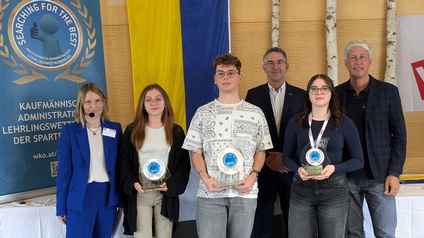Searching for the Best: Wettbewerbsorganisatorin Karoline Harm, Anja Göbelhaider (2. Platz), Sieger Joshua-Noel Lang, Berufsschuldirektor Thomas Breineder (LBS Theresienfeld), Alina Stangl (3. Platz) und Schulqualitätsmanager Gunnar Hamann (v.l.).