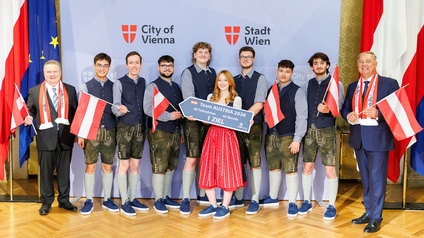 Bürgermeister Michael Ludwig, Jonas Baltuska, Felix Wollmann, Tarik Begeta, Oliver Pape, Valentina Otzelberger, Raphael Beutel, Jonas Leitner, Abdulkadir Özen, WK Wien-Präsident Walter Ruck (v.l.) 