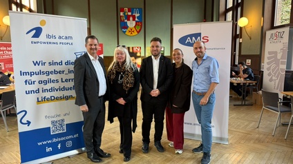 v.l.n.r.: Marcus Franz (Bezirksvorsteher Favoriten), Maga. Monika Wollny (Ibis Acam), Faruk Çelebi (AMS Wien, Service für Unternehmen), Alina Klein (Bezirksmanagerin Favoriten), Mag. Georg Hobiger-Klimes, LL.B (Ibis Acam) 