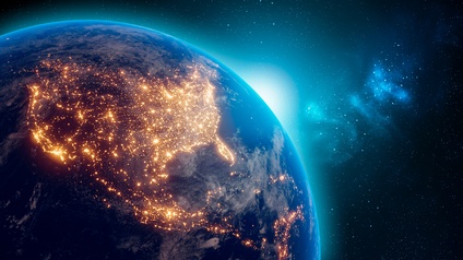 3D-Rendering der Erdkugel aus dem Weltall. Im Fokus sind die Länder Nordamerikas: Kanada, USA und Mexiko. Dort, wo die Städte liegen sind leuchtende Punkte