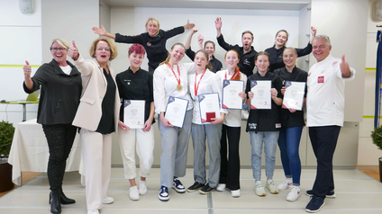 Gruppenbild der Teilnehmer und Trainer der AustrianSkills der Konditoren 2023