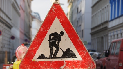 Baustellenschild in Wien