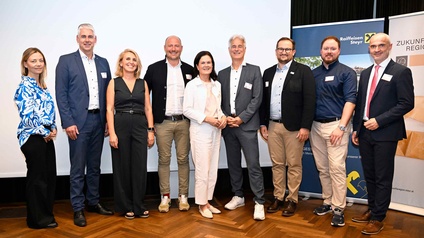 V. l. n. r.: Cornelia Schwabl (WKOÖ Bezirksstelle Steyr), Andreas Schmidbauer (Raiffeisenbank Steyr), Daniela Zeiner (Netzwerk Zukunftsregion Steyr), Thomas Brettenthaler (FE Business Parks), Bettina Stelzer-Wögerer (Wögerer GmbH, WKO Steyr), Herbert Jodlbauer (FH OÖ Campus Steyr), Franz Hackl (Tischlerei Hackl), Stefan Vielhaber (PROTEX) und Josef Schmid (REG Raiffeisen Energie).