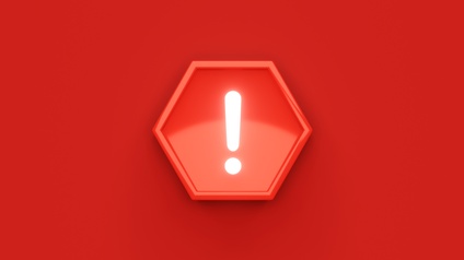 Symbol Rufzeichen vor einem roten Hintergrund