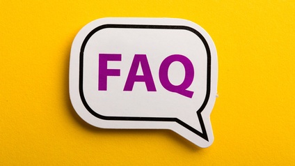 Sprechblase mit der Aufschrift FAQ vor einem gelben Hintergrund