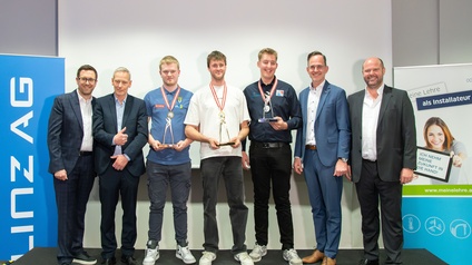 LIM Mag. Markus Redl, MSc; Bundeslehrlingswart LIM DI (FH) Gerald Kopsa; Julian Essmeister (3. Platz); David Rohrhofer (1. Platz); Jens Furtmüller (2. Platz); Vizepräsident Bundesspartenobmann-Stv. der WKOÖ, Mst. Michael Pecherstorfer; BIM-Stv. Franz Schnöller. 