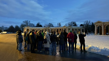 Zentralfriedhof bei Nacht