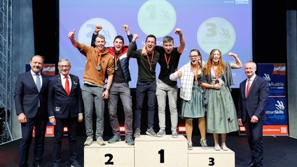 Andreas Herz, Josef Herk, Zweitplatzierte Marcel Ortner und Simon Weiß, Siegerduo Noah Knapp und Simon Berner, Drittplatzierte Katharina Wurm und Lena Mosbacher, Manfred Denk