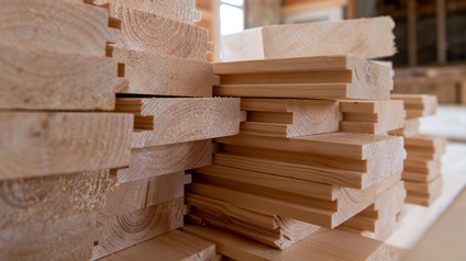 Stapel mit Holzbrettern