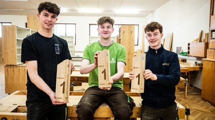 Sieger Völkermarkt mit Trophäe aus allen Lehrjahren