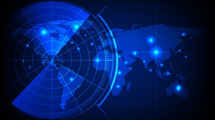 Weltkarte mit Radarbildschirm, digitales blaues Radar mit Zielen und Weltkarte als Hintergrund.