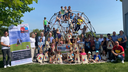 Gruppenfoto mit Schülern