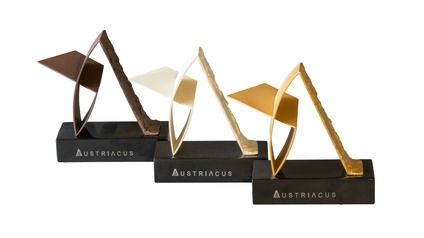 Gold-, Silber- und Bronzetrophäe des Bundeswerbepreises AUSTRIACUS