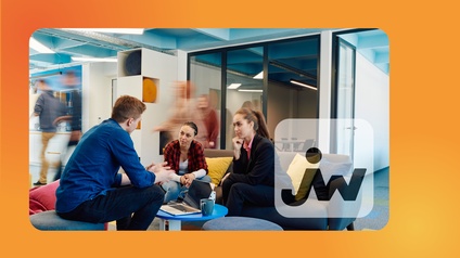 Drei Personen im Gespräch