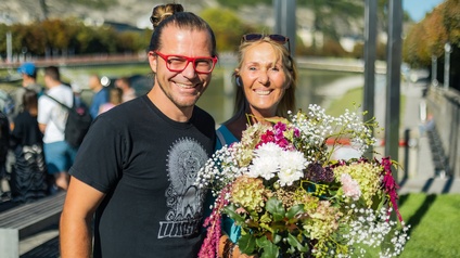 Salzburg blüht auf: Flower Flashmob bringt Tanz und Lebensfreude vor die Festung