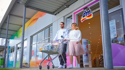 Pro Tag kaufen im Schnitt mehr als 231.000 Kunden in den österreichischen dm-Filialen ein. 