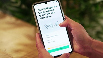 Digitale Unterschriften sparen Zeit, Geld und Papier. Die Software von sproof ermöglicht ein rechtsgültiges und DSGVO-konformes elektronisches Signieren von Dokumenten.