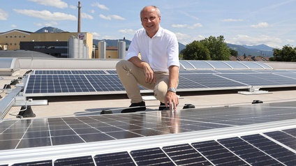 Über den Dächern von Salzburg: Die Stieglbrauerei betreibt zwei Photovoltaik-Anlagen und ein eigenes Kleinwasserkraftwerk.