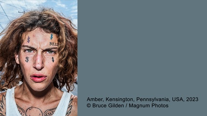 Person mit offenen Haaren