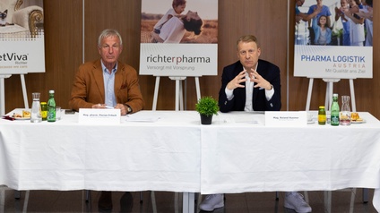 Eigentümer Florian Fritsch (links) und CEO Roland Huemer kritisierten die Preisdeckelung für Arzneimittel, die trotz Rekordumsatz das Betriebsergebnis schmälert.