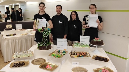 Fanni Hanák, Mst. Robert Gansfuss, MMst.in Evelyne Goldenits (Landesinnungsmeisterin der Konditoren) und Sarah Voit (v. l.) 