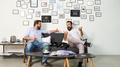 NOBUGS: Gründer und Geschäftsführer Ajdin Gazija (r.) und XR-Spezialist Sebastian Wieland (l.).