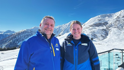 Lehrbeauftragter Roland Müller und Lehrling Carina arbeiten seit zweieinhalb Jahren zusammen und sind mittlerweile ein eingeschweißtes Team.