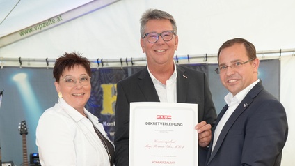WK-Vizepräsidentin KommRin Herta Walits-Guttmann, Neo-KommR Roman Eder und Wirtschaftskammerpräsident Mst. Andreas Wirth (v. l.) 