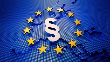 Europakarte mit einem Paragraphensymbol und dem Sternenkranz