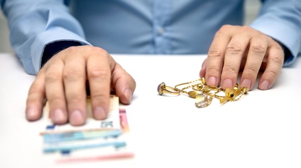 Hände, Geld, Schmuck