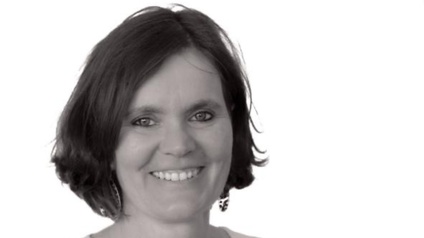 Eine lächelnde Frau.