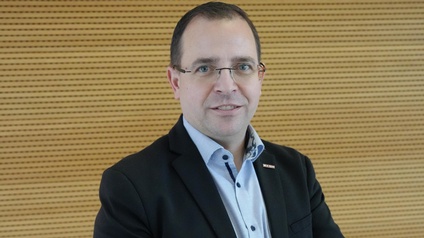 WK-Präsident Wirth mit Fußball