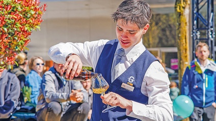 GASCHT Schüler beim Workshop Bier-Sommelier der Mohrenbrauerei.