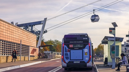 Die Region Île-de-France eröffnete mit der Câble C1 ihre erste urbane Seilbahn, die längste Europas. Die 4,5 Kilometer lange Linie mit fünf Stationen verlängert die Metro-Linie 8 und verbindet die südlichen Vororte von Paris schnell und ohne CO2-Emissionen mit dem öffentlichen Verkehrsnetz.