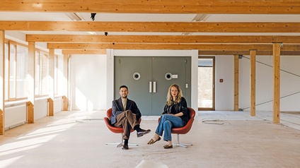 Kilian Dorner und Lara Kaufmann auf der Baustelle