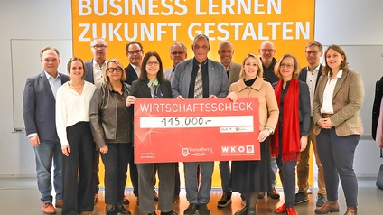 Scheckübergabe der WKV und des Landes Vorarlberg an die HAK-Kuratorien.